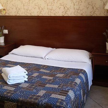 Mrs Julie Guesthouse Rzym Zewnętrze zdjęcie