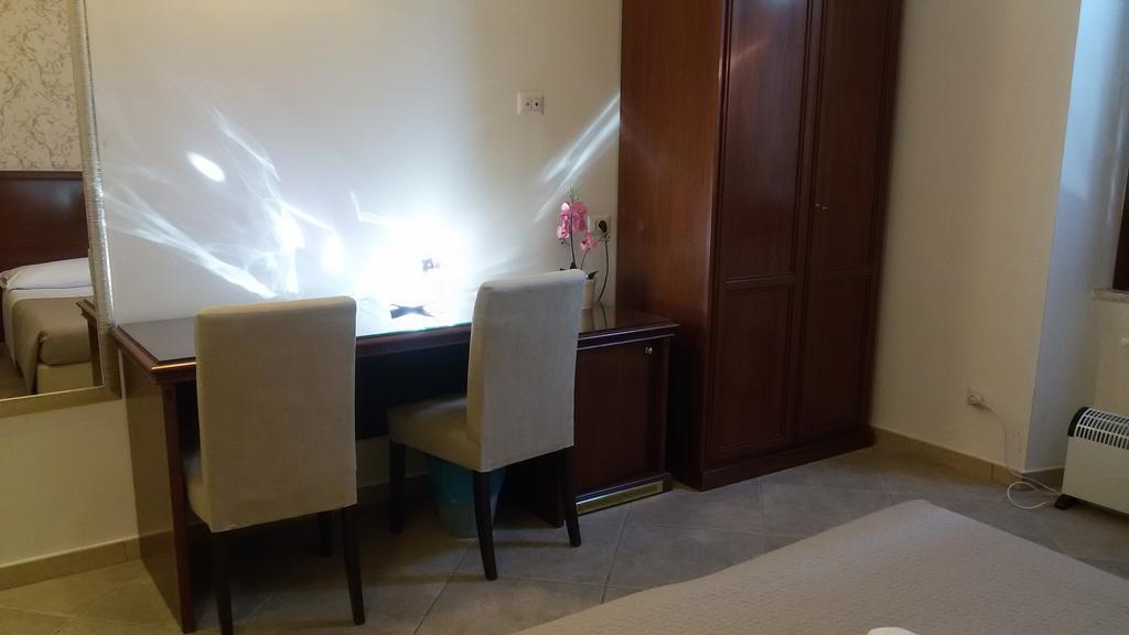 Mrs Julie Guesthouse Rzym Pokój zdjęcie